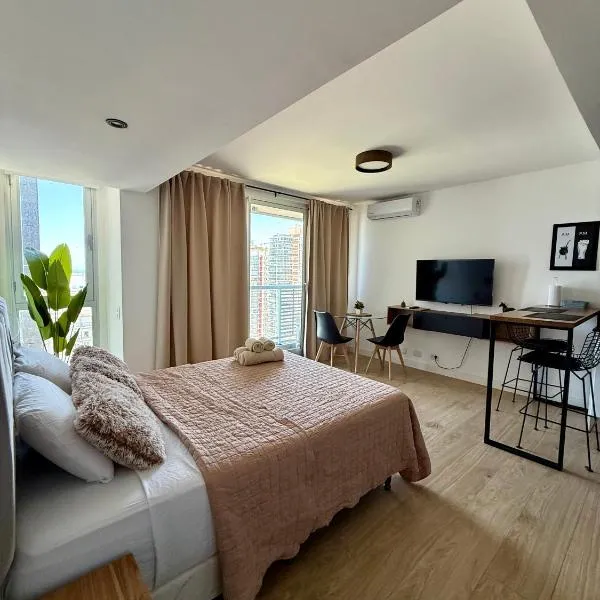 MarDelSuites - Studios Modernos Piso Alto - Vista al Mar, Pileta, Cochera, AC, 2min Playa, hotel a Mar del Plata