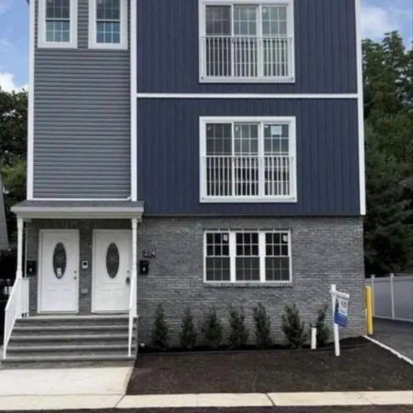 Blessed Homes, hotel i East Orange