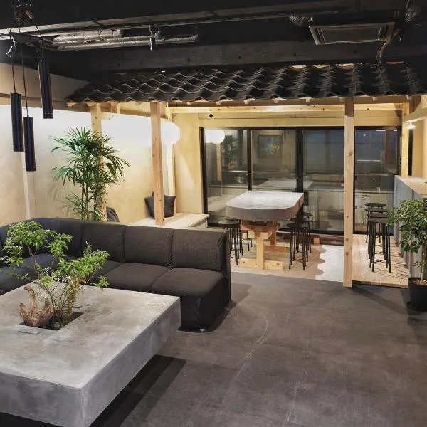 MATSUMOTO CASTLE hostel, hotel u gradu Macumoto