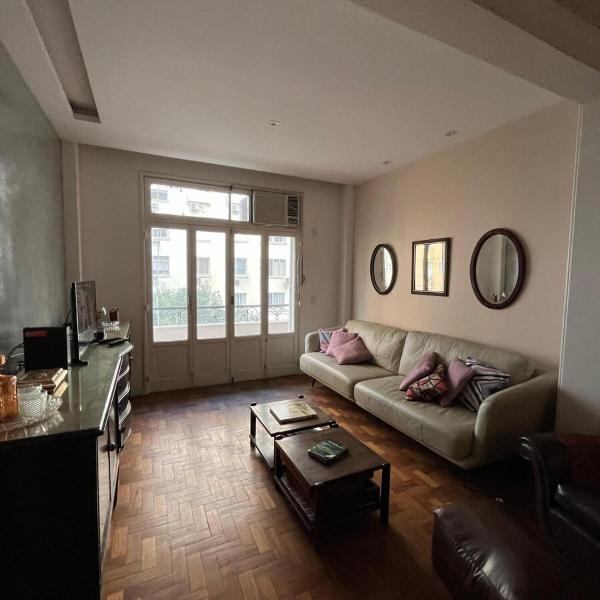 Apartamento 3 quartos, a 2 quadras da praia de Copacabana