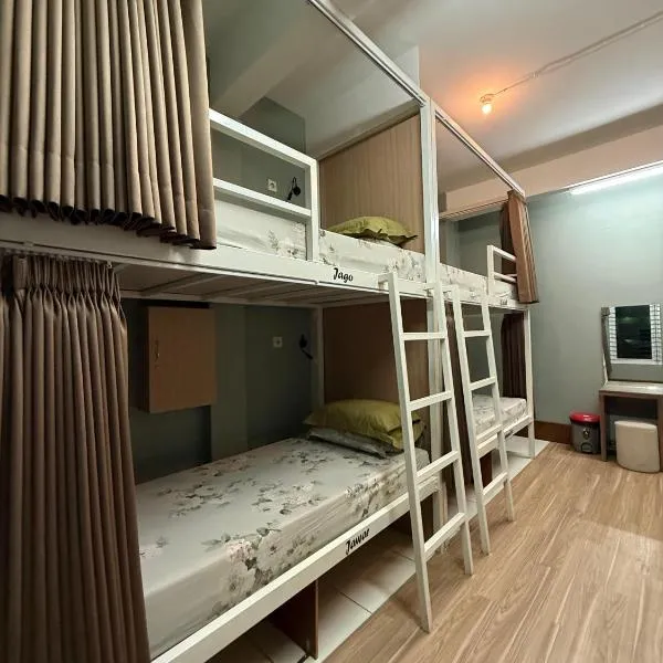 Little Malang Hostel小玛瑯青年旅舍, khách sạn ở Malang