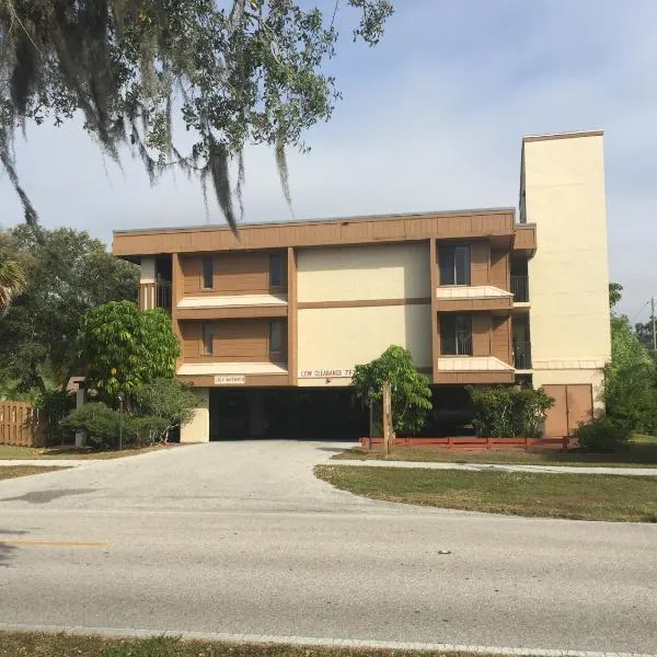 Charlotte Bay Resort, hotel in Murdock