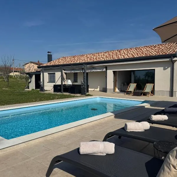 Capo House, hotel u gradu Gračišče