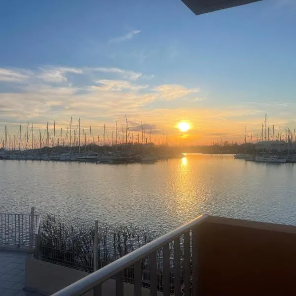 Studio - Bellevue agréable toutes saison 4 couchages - climatisation - parking privé - piscine sur mer - vue magnifique et rare - situation optimum - les argonautes - Ile des pêcheurs - Cap d'Agde, hotel a Cap d'Agde