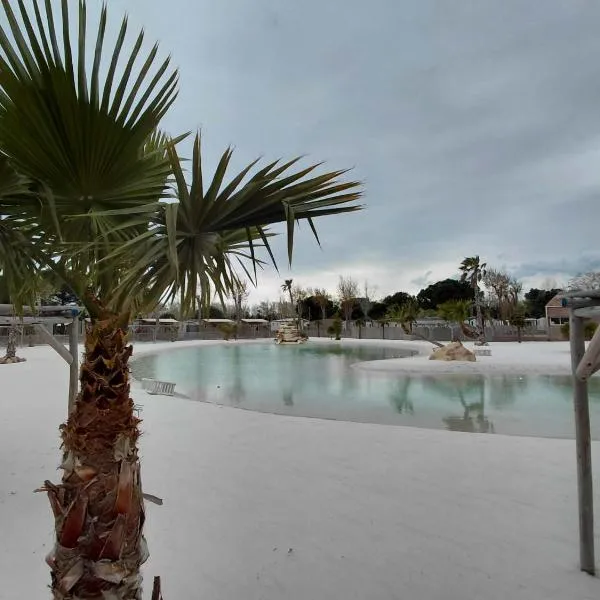 Le Mobilhome Douillet climatisé 5 pers en camping, proche plage, 2 SDB, 2 WC, hotel sa Vendres