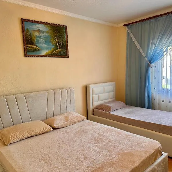 Triple rooms Double with lake view balcony, hotel u gradu 'Pogradec'