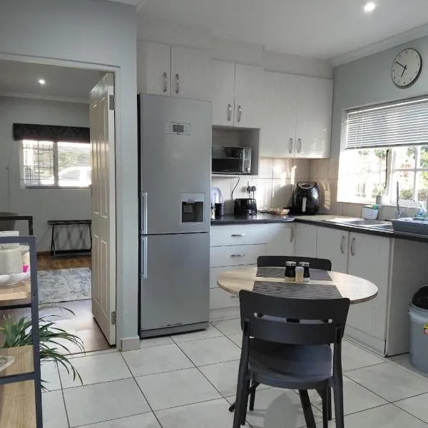 Home Away From Home, hotel v mestu Waterfall