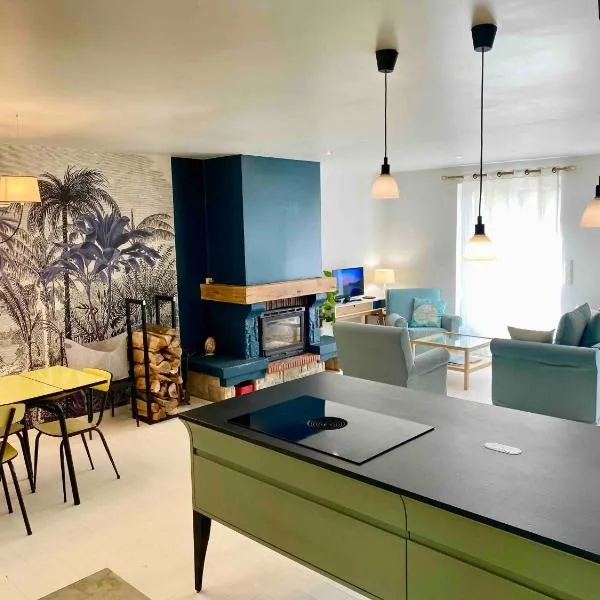 Gîte rénové, campagne au calme à 2,4km de la mer, kids friendly, hotel i Jullouville-les-Pins