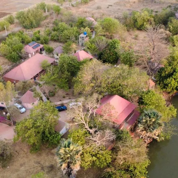 Riverside Lodge Bansang, מלון בBansang