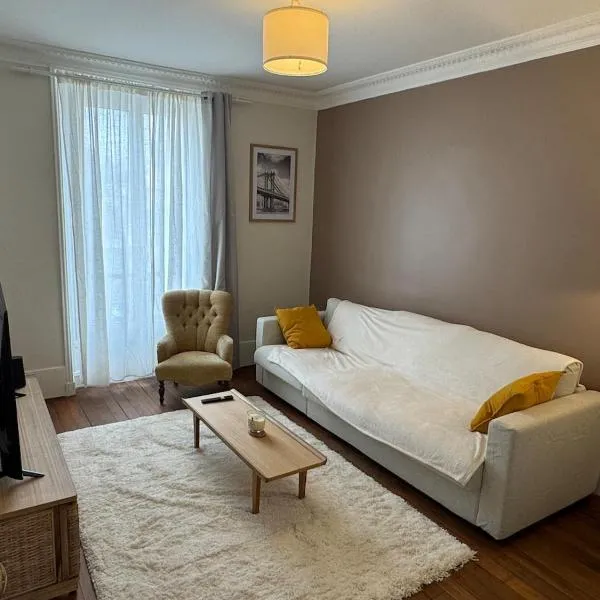 Bel appartement entièrement rénové, hotel v destinaci Bagnolet