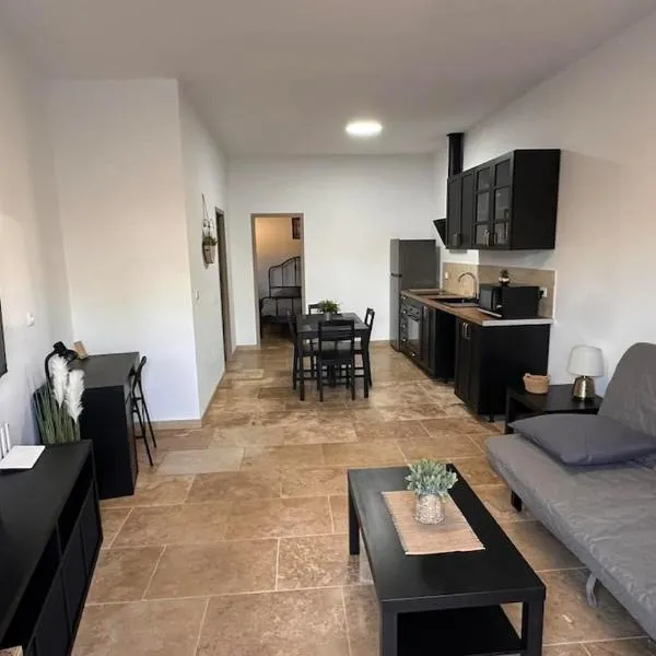 Maison T2 avec terrasse et cours de 50m2 โรงแรมในซอร์กส์
