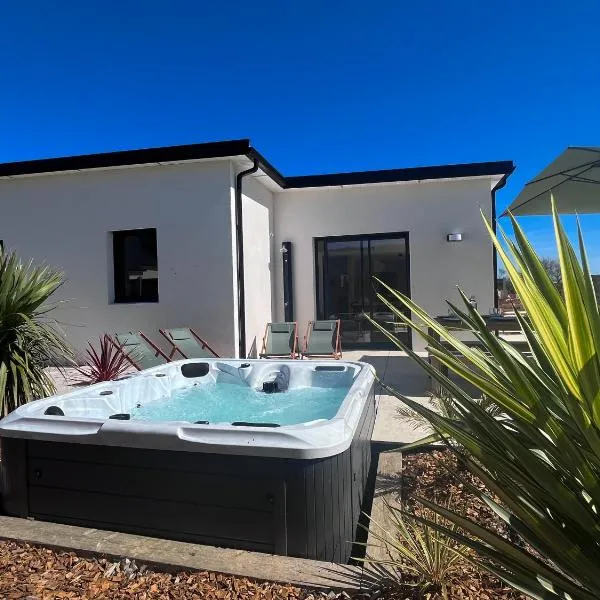 La Maison Palulova - Jacuzzi - 400m plage, ξενοδοχείο σε Plouescat