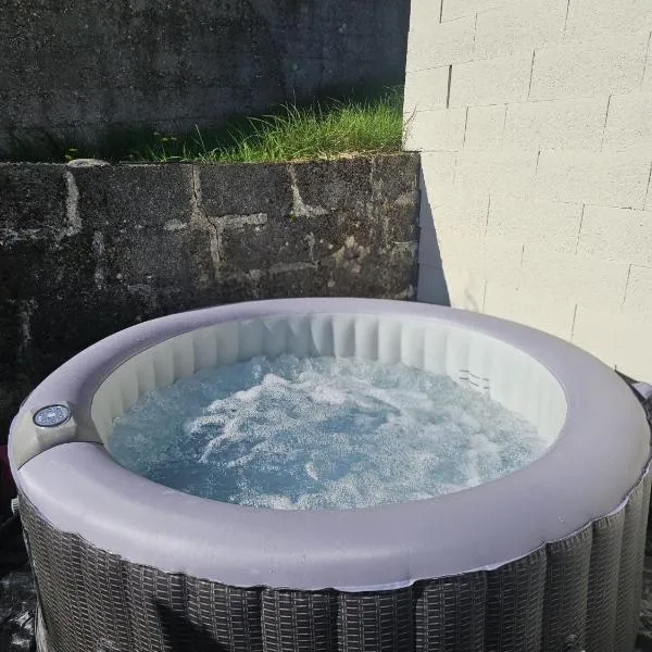 Maisonnette en duplex avec Jardin-Babyfoot et Billard, Hotel in Outreau