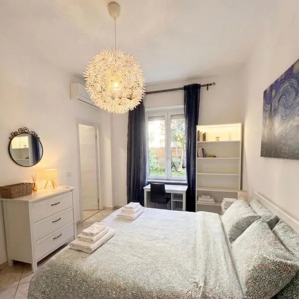 Guest House in Elegant Apartment close to the Center、ミラノのホテル