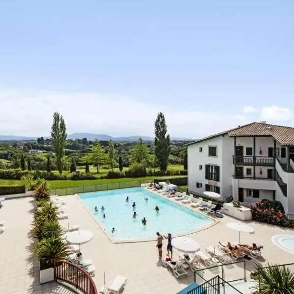 Cocon lumineux avec Piscine et vue sur les Pyrénées, Hotel in Arcangues