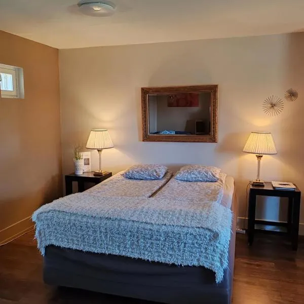 Villa Tammikallio Guest House, near the airport - Kodikas vierasmaja Tuusulassa، فندق في توسولا