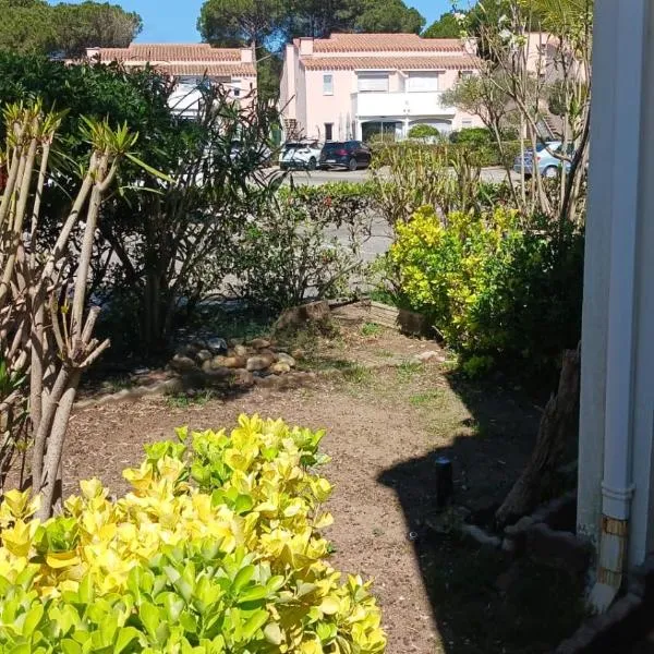 Appartement t2 terrasse, jardin, hotel in Cap d'Agde