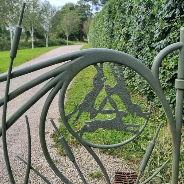 Three Hares Farmhouse, Galway, khách sạn ở Craughwell