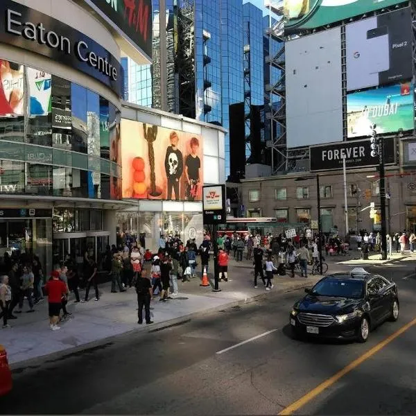 DOWNTOWN STAY-Free Wifi&Self Checkin, hotel din Toronto
