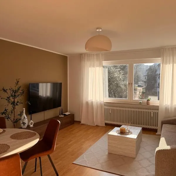 Modern & friendly apartment with balcony near W-HBF, hotel u gradu Vupertal