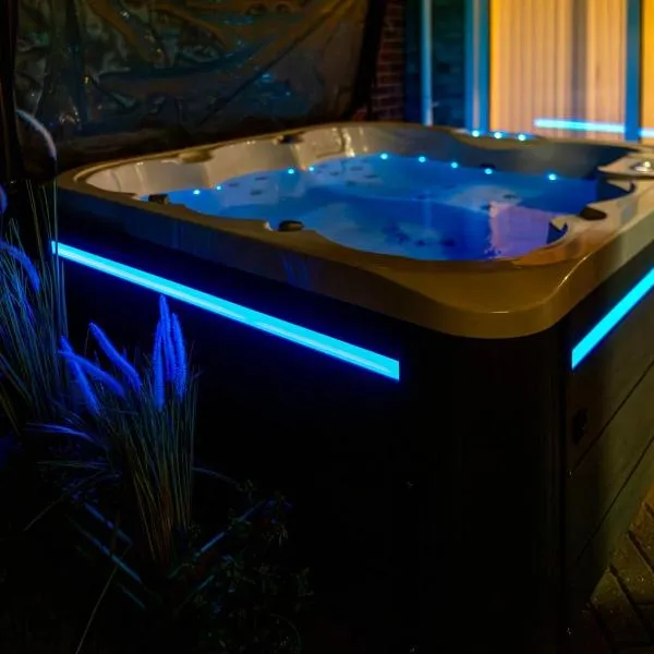 Luxury Spa Retreat with HotTub, Sauna and Massage Chair, hotell sihtkohas Great Baddow