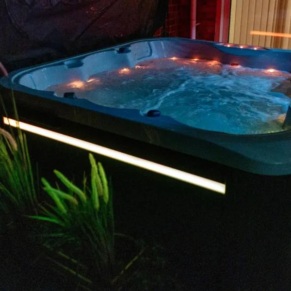 Great Baddow에 위치한 호텔 Luxury Spa Retreat with HotTub, Sauna and Massage Chair