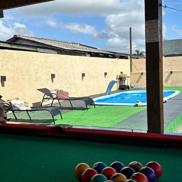 Casa com piscina aquecida e quadra de vôlei