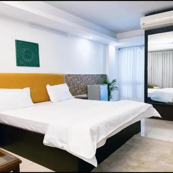 Hotel Blueberry, hotel in New Delhi