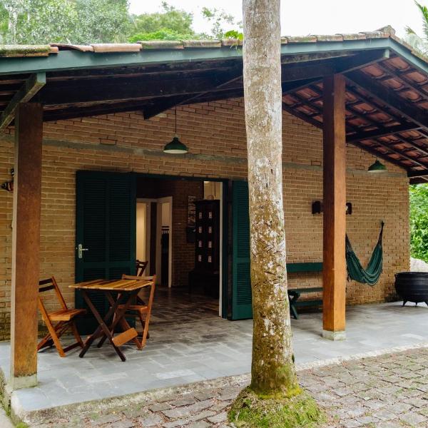 Duas casas na praia Brava da Fortaleza de Ubatuba