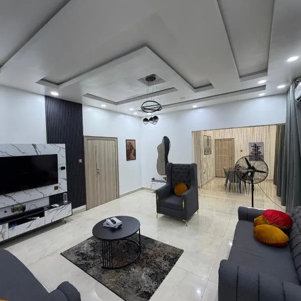 LUXURY 4BR Duplex with STARLINK & PS5, 4mins to GRA, Hotel in Port Harcourt