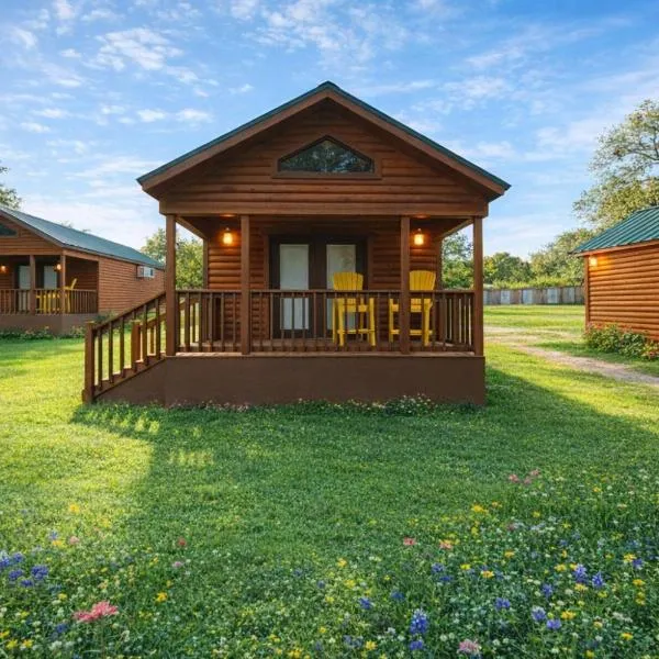 Al's Hideaway Cabin and RV Space, LLC, хотел в Pipe Creek