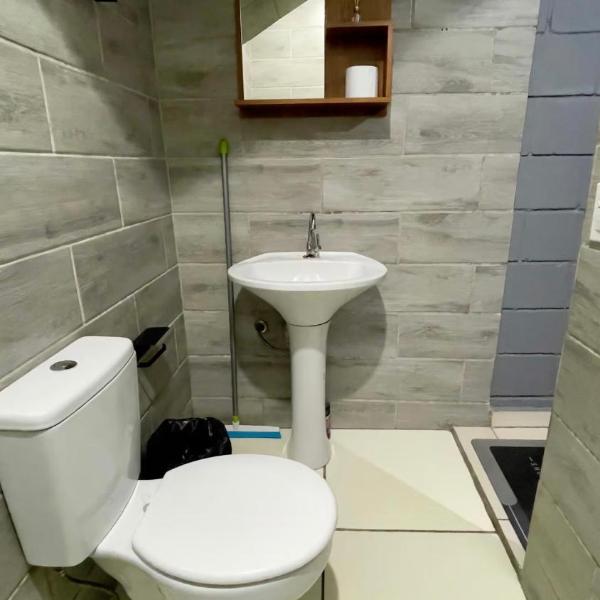 Quarto casal, banheiro privativo 15min do Aeroporto GRU Wi-Fi - Foto 3