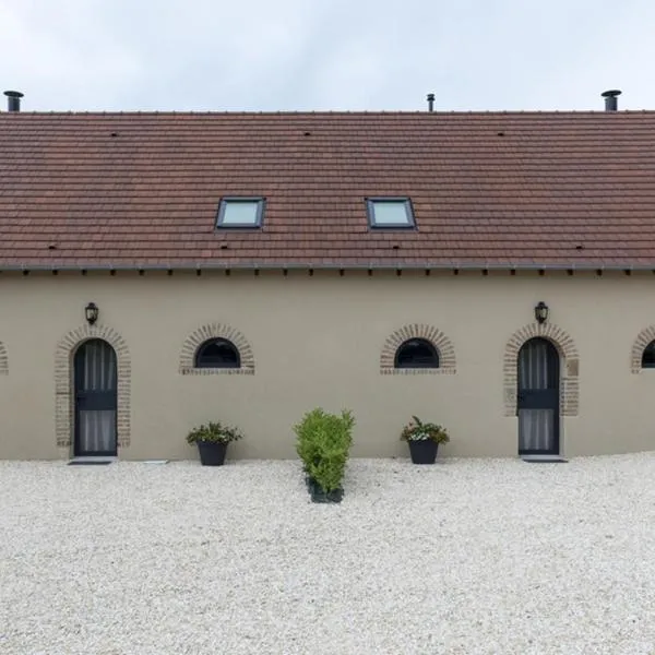 Gîtes rénovés à la ferme, terrasse et ambiance scandinave - FR-1-489-79, khách sạn ở Chapeau