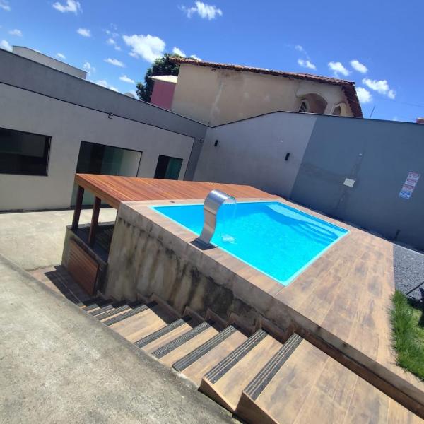 Linda casa com Piscina em Esmeraldas MG