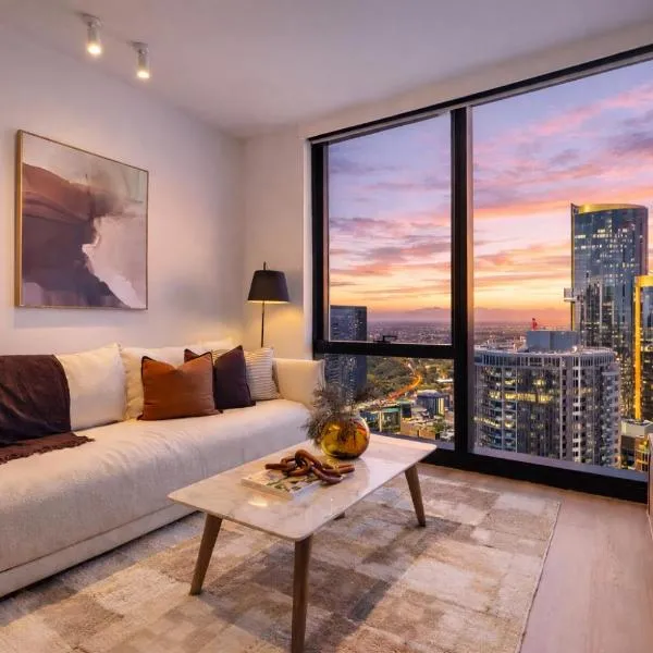 City Lights & Designer Comfort w Pool, Gym, Sauna, hotel di Melbourne