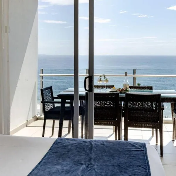 5-Star Beachfront Retreat with Theatre & Pool, hotel sa Mooloolaba
