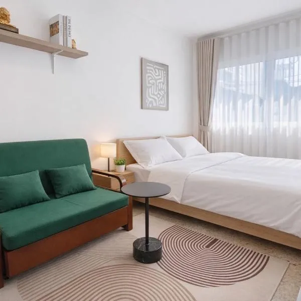 8 Min Walk to IconSiam I BTS near Pier, hotel in Bangkok
