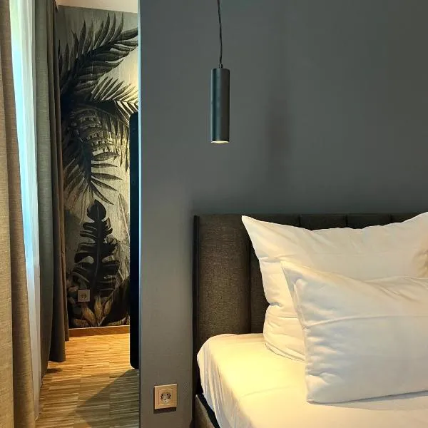 Green Nights Hotel, hotel em Dettelbach