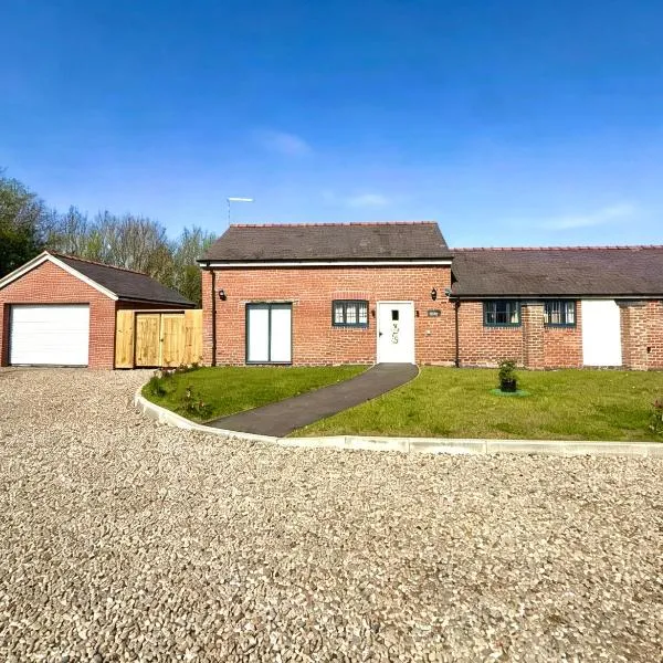 Hayloft at Moss Bank Farm, hotel in Wrexham
