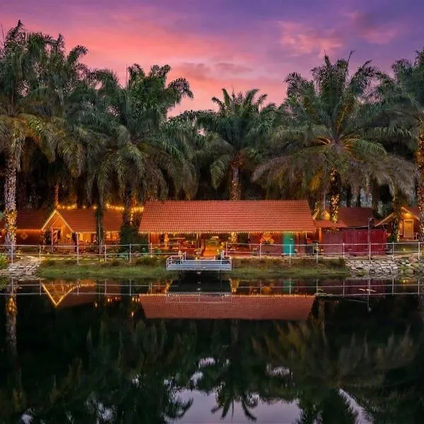StayVista at Nomad's Nook with Lawn, River View, hotel di Ponnampet