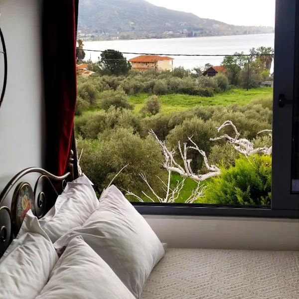 Cozy House with Amazing View and Unique Outdoor!, hotel in Loutra Edipsou