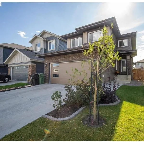 Modern Private 2BR Suite Near Edmonton Airport – hotel w mieście Leduc