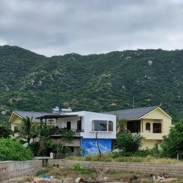 Color Inn - Homestay & Cafe, hotel in Ninh Hải