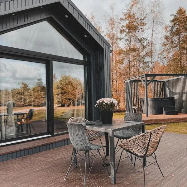 Atpūtas komplekss Pazust Priedēs - SUNRISE house, hotel i Bernāti