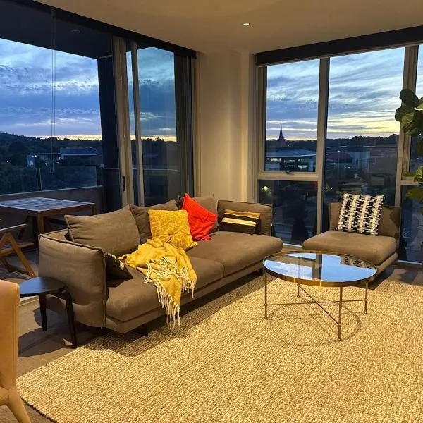Stylish 1BR Spacious Penthouse Self Check-in, 7 min walk to parliament, hotel in Barton