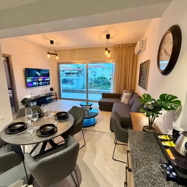 Luxury Stay Apt 303 - Brand New - Private Parking, hotel u Limasolu