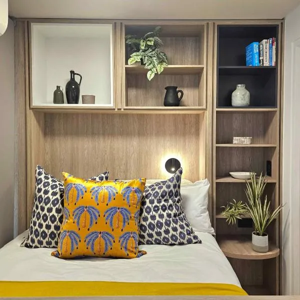TEN on V - Fluent Serviced Apartments، فندق في كيب تاون