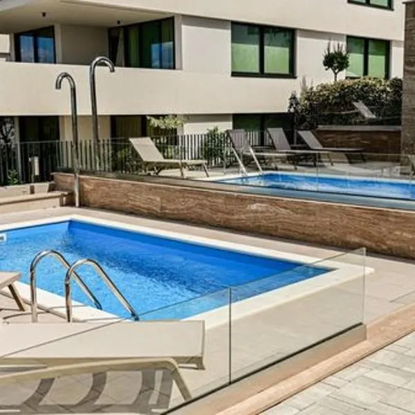 Luxury apartment Olive Garden with private pool – hotel w mieście Vantačići