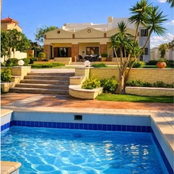 NEW! The Diplomat - High Class - Family Villa - Private Pool - Bubble bath -new AC- Up to 10 guests - 4 Min Walk to Beach – hotel w Aleksandrii