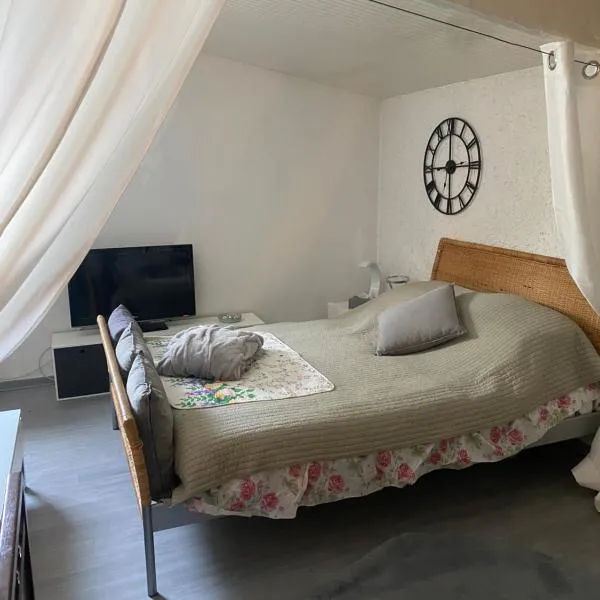 Pavillon Val, hotel in Romainville